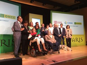 Foto de grup amb tots els premiats als Premis Solidaris 2016